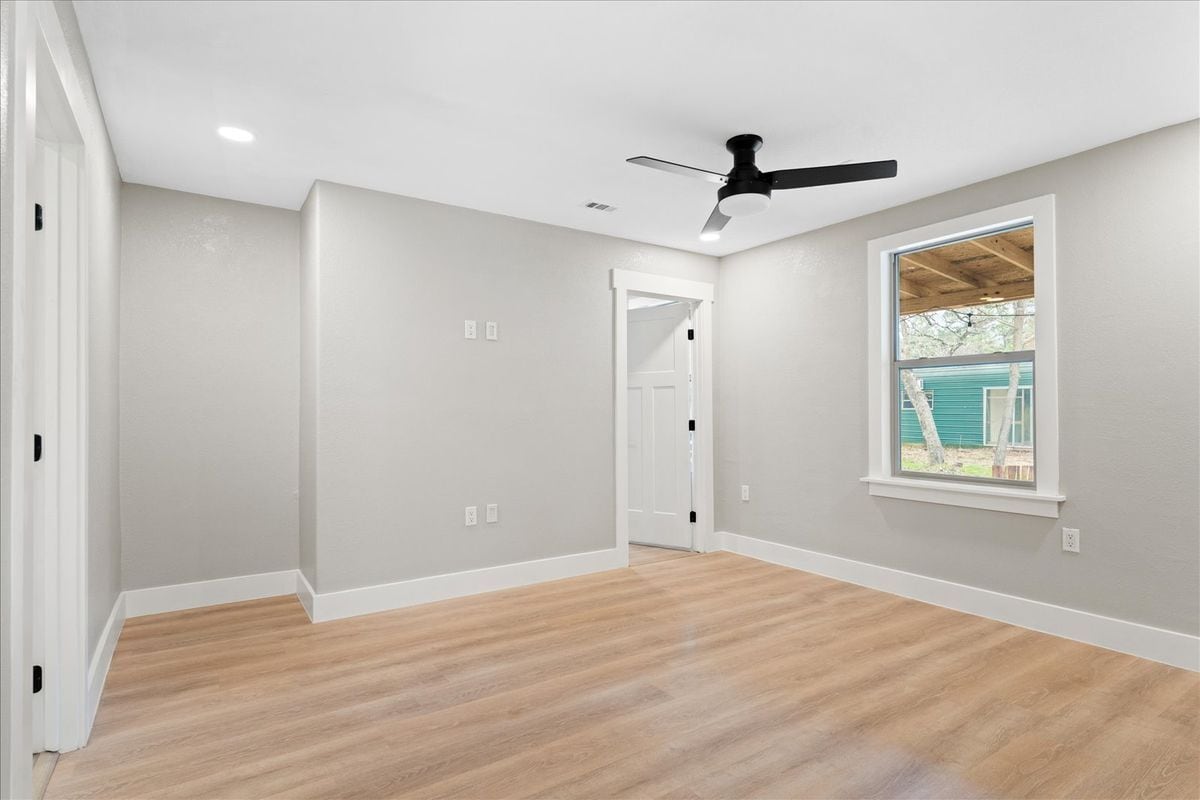 Building Photo - 533 Pine Canyon Dr