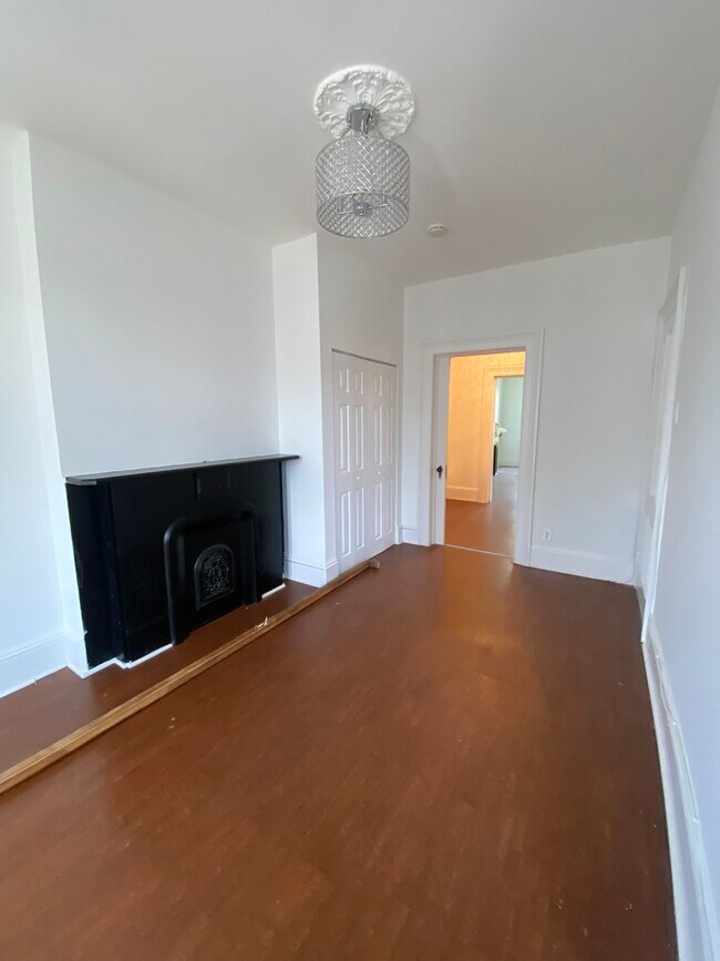 Building Photo - 148A Webster Ave