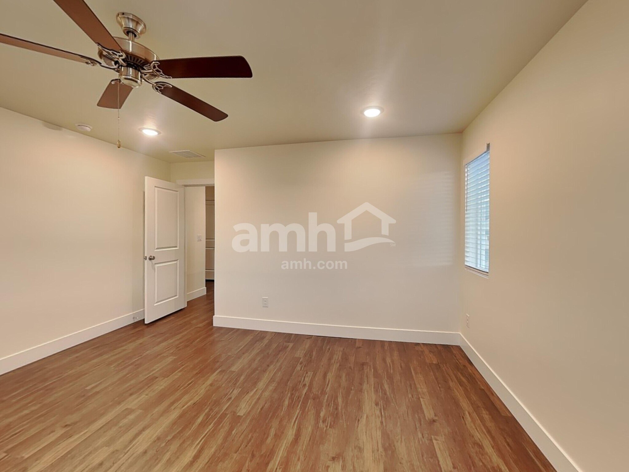 Building Photo - 1559 N Garnet Creek Ave