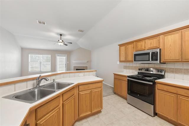 Building Photo - 3045 Meadowbrook Dr