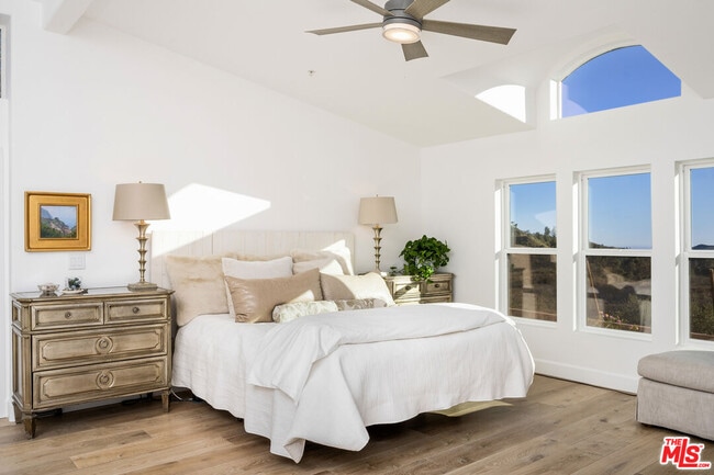 Building Photo - 33310 Hassted Dr