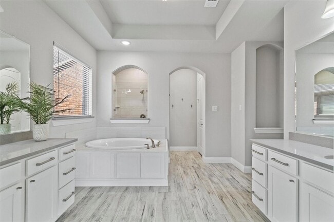 Building Photo - 138 Spanish Bluebell Dr