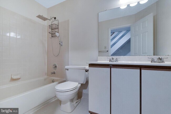 hall bath - 430 Churchill Ct
