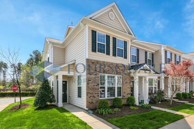 Building Photo - End Unit Townhome | Washer/ Dryer Included...