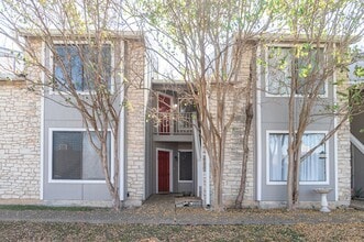 Building Photo - Cozy South East Austin Condo