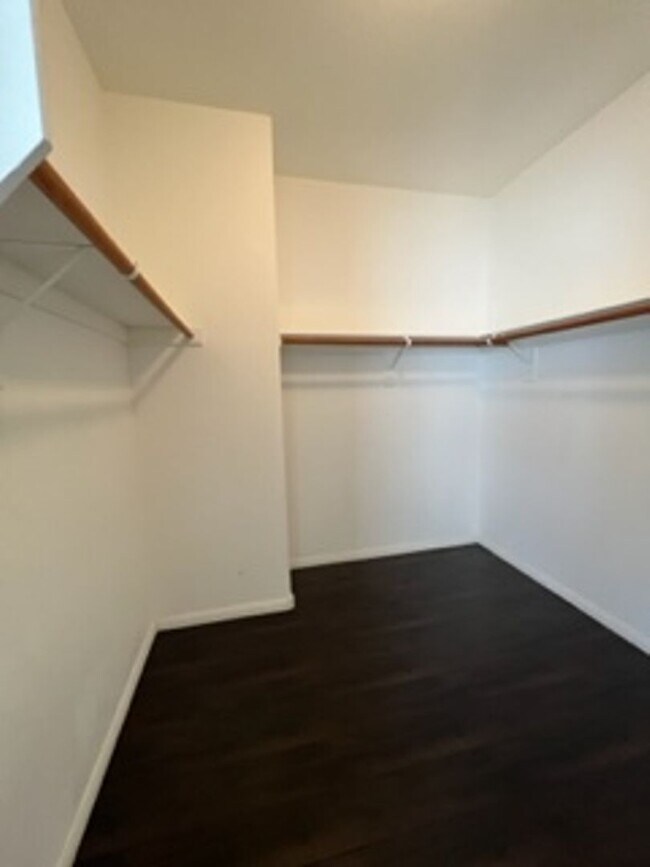 Building Photo - SOUTHERN HIGHLANDS BEAUTY!