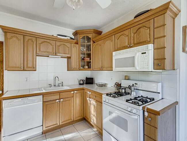 Building Photo - 815 Logan Ave N