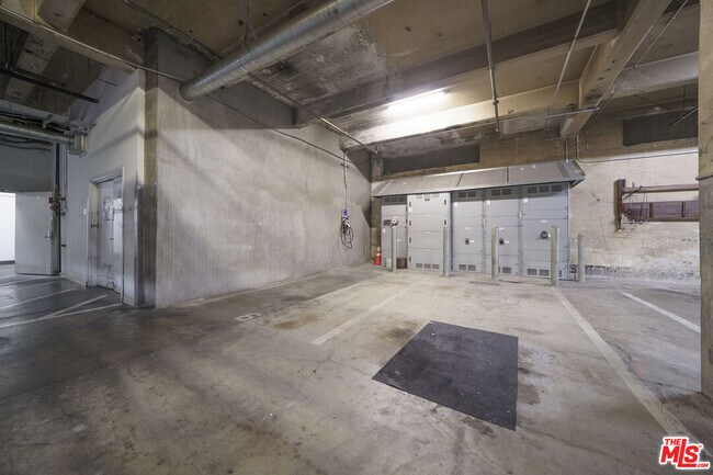 Building Photo - 1850 Industrial St