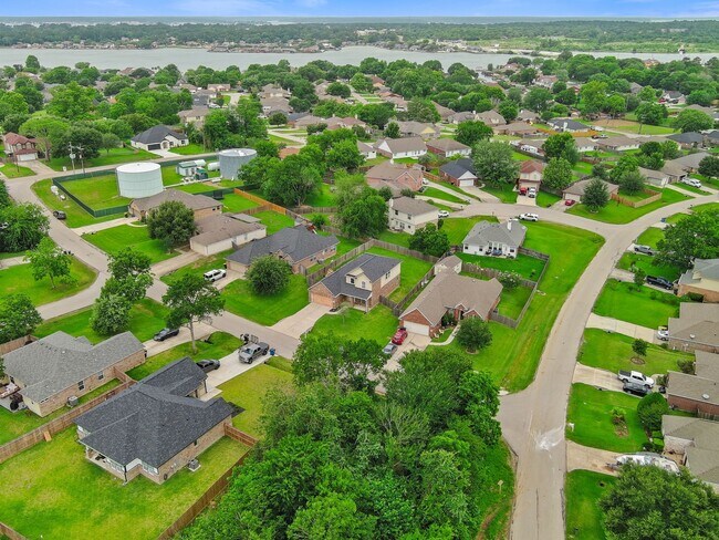 Building Photo - 13092 Greenbriar Dr