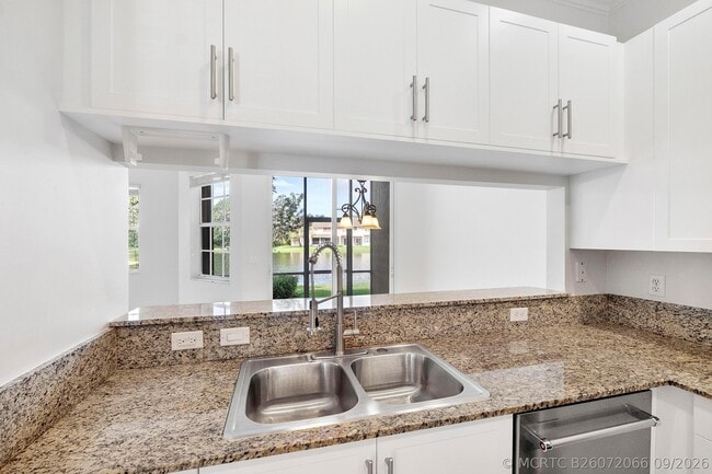 Building Photo - 3505 Lakeside Dr