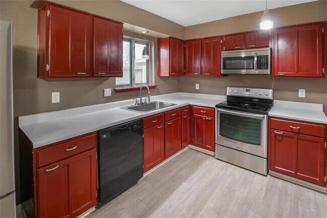 Building Photo - 6502 Archgate Dr