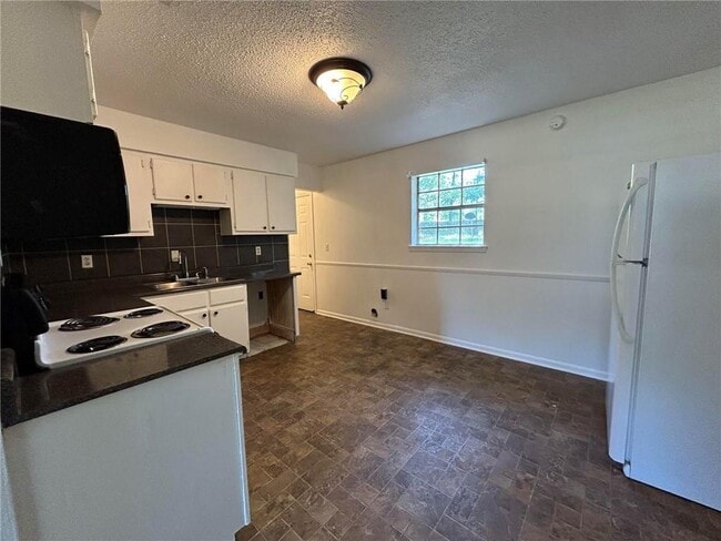 Building Photo - 5178 Fairview Highland Dr