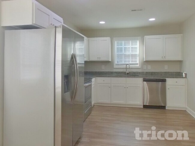 Building Photo - 524 Westside Cir