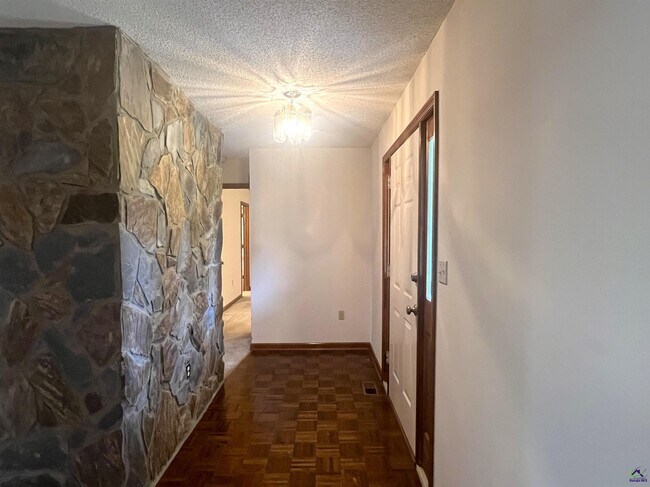 Building Photo - 178 Woodard Rd