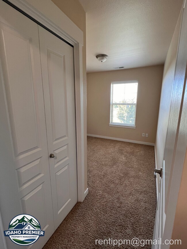 Building Photo - 8834 W Pine Valley Ln