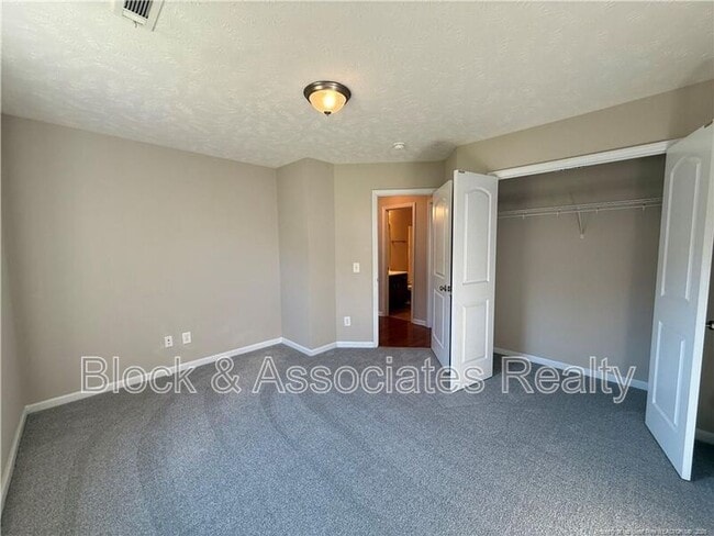 Building Photo - 402 Colonist Pl