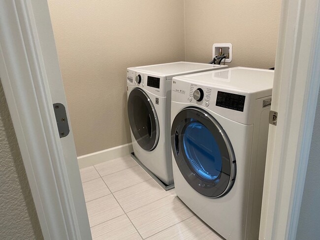 Building Photo - 114 Wallace Cir