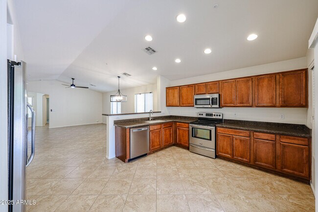 Building Photo - 12848 W Desert Mirage Dr