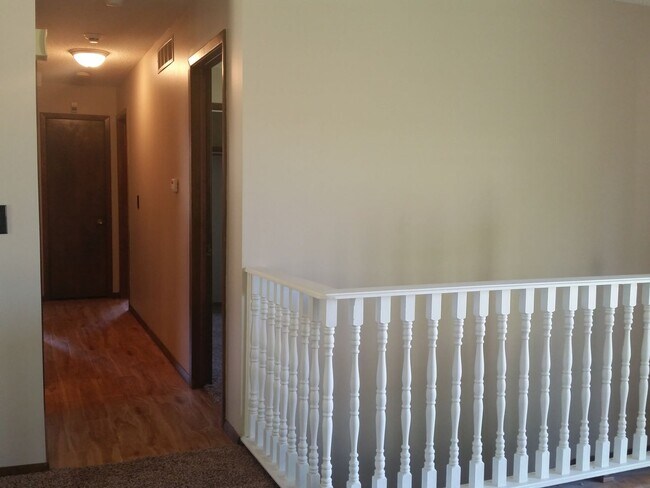 Building Photo - HUGE 4 bedroom 3 bath house for rent