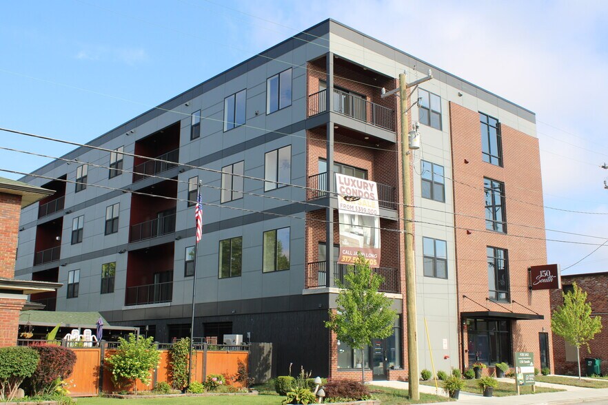 Building Photo - 150 S Main St