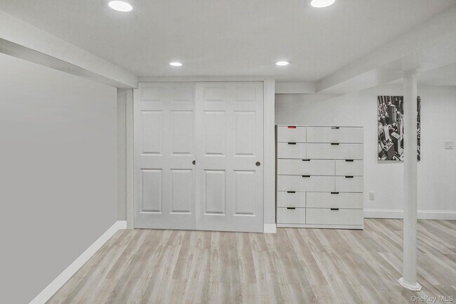 Building Photo - 150 Meadow St