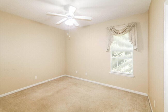 Building Photo - 5803 Carriage Hills Dr