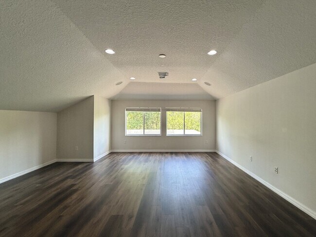 Building Photo - 15224 Kestrelrise Dr