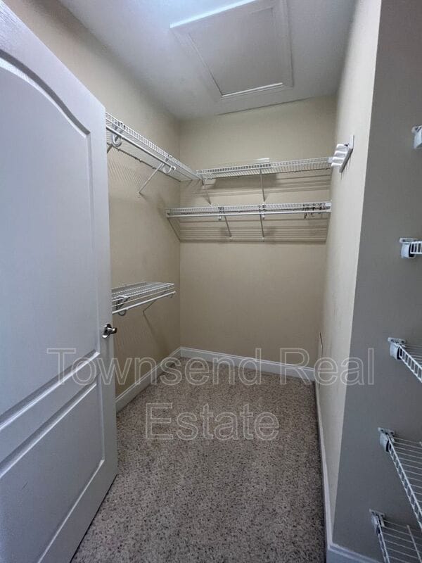 Building Photo - 210 Fountainhead Ln