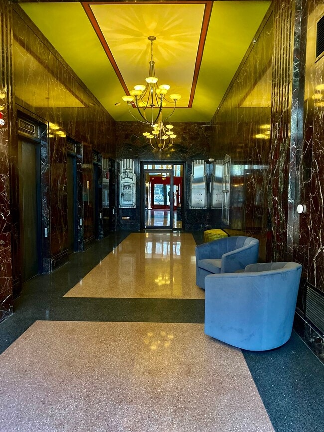 Building Photo - 606 W Wisconsin Ave