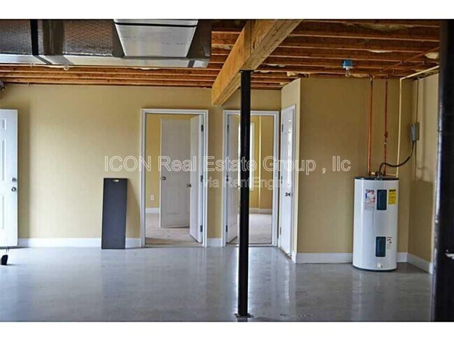 Building Photo - 285 Erica Ln SE