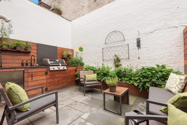 Building Photo - 227 5th St