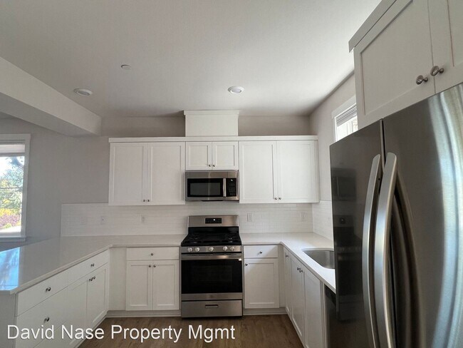 Building Photo - 4 br, 3.5 bath House - 17022 SW Lemongrass...