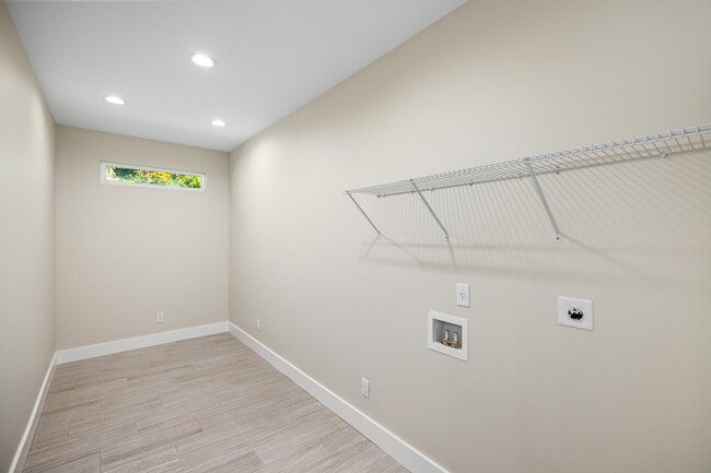 Building Photo - 119 Spruce St