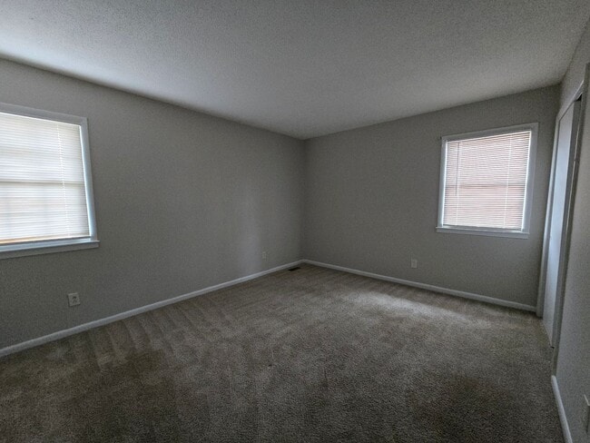 Building Photo - 622 Garfield Dr