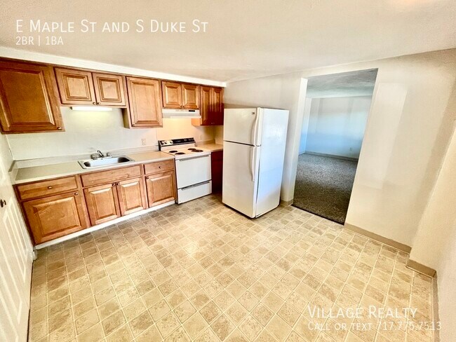 Building Photo - 461 E Maple St