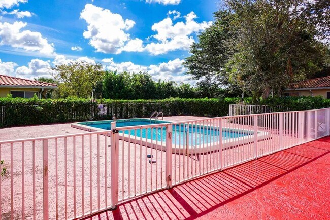 Interior Photo - 8430 NW 40th St Coral Springs, FL 33065