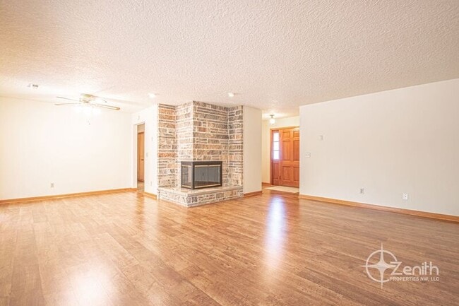 Building Photo - 6509 Louisiana Dr