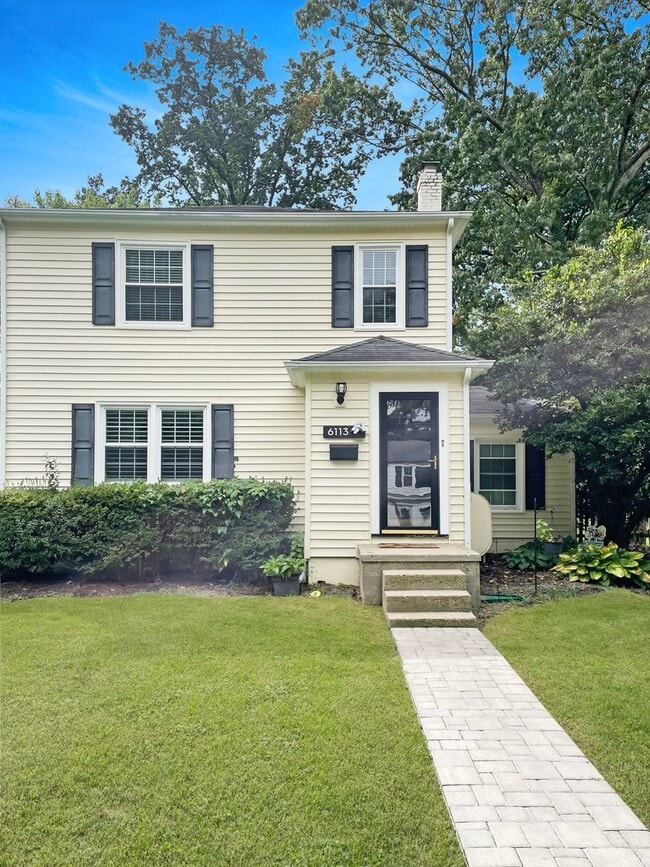 Primary Photo - Majestic single-family home!!!