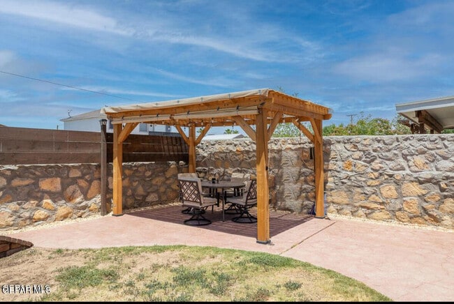 Building Photo - 12879 Hidden Grove Dr