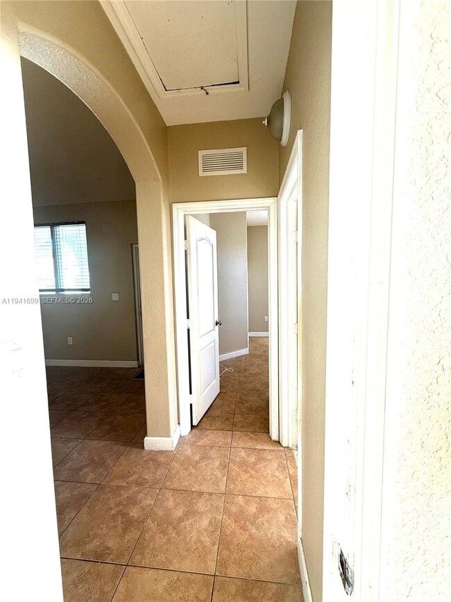 Building Photo - 1656 SE 29th Ct