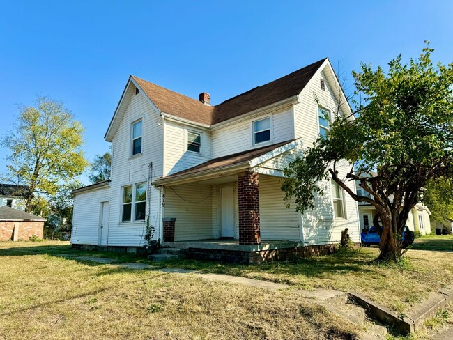 Primary Photo - Beautiful Apartment