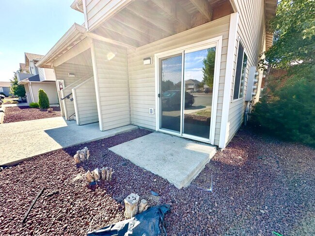 Building Photo - 808 Juniper Ave