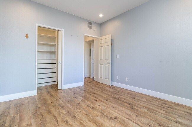 Building Photo - Beautiful 1 bedroom, 1 bath condo in La Jolla