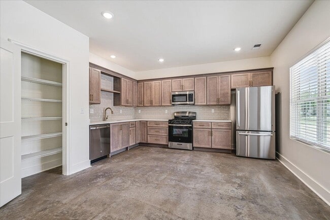 Building Photo - 3556 Carnes Ave