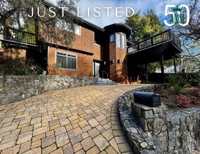 Building Photo - Private. Polished. Perfectly Larkspur.