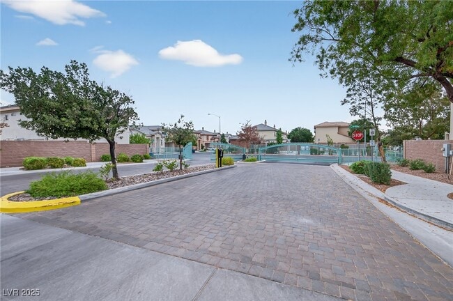 Building Photo - 133 Coronation Ave