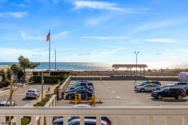 Building Photo - 104 S Oakland Ave