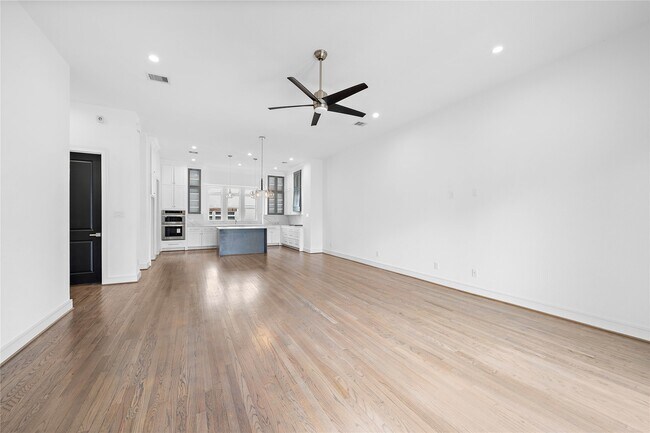 Building Photo - 1011 E 28th St