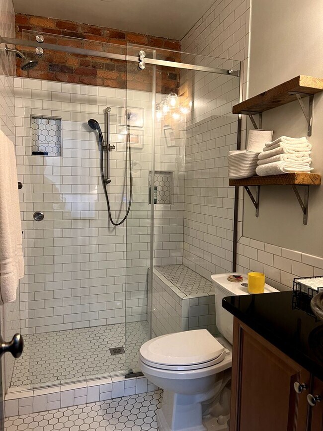 Building Photo - One-of-a-Kind 2BR Condo in Downtown Raleig...
