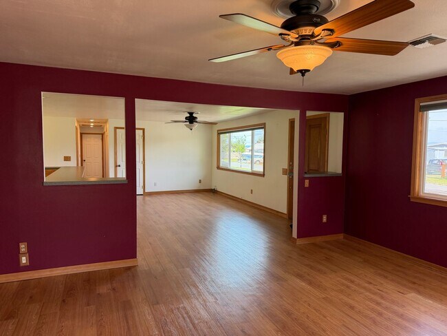 Building Photo - Harrington Lagoon Water View Home!